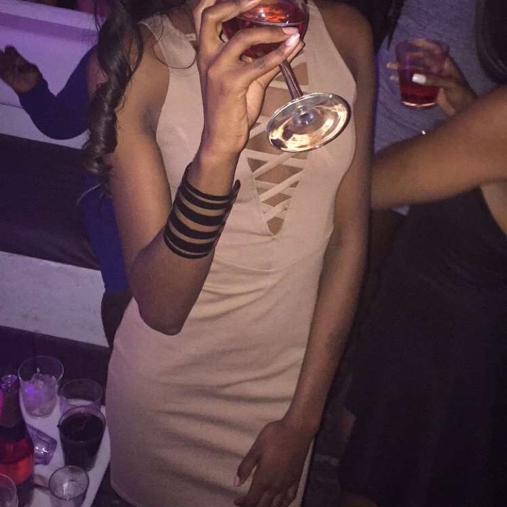 Nude dress| Only worn once| Great condition - Picture 2 of 2